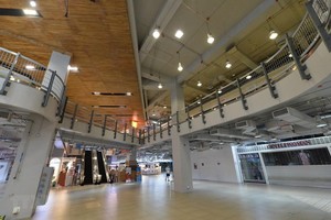 Cảnh vắng vẻ tại một trung tâm thương mại ở Bangkok, Thái Lan khi lệnh hạn chế được áp đặt nhằm ngăn dịch COVID-19 lây lan, ngày 12/7/2021. (Ảnh: THX/TTXVN).