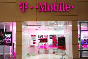 Biểu tượng của Hãng T-Mobile tại một cửa hàng ở Washington DC., Mỹ ngày 11/6/2019. (Ảnh: Getty Images/TTXVN).