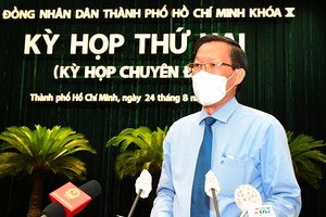 Ủy viên Trung ương Đảng, Phó Bí thư Thường trực Thành ủy, Chủ tịch UBND TPHCM, Trưởng đoàn đại biểu Quốc hội TPHCM Phan Văn Mãi trình bày chương trình hành động tại kỳ họp thứ hai HĐND TPHCM khóa 10, ngày 24/8. Ảnh: VGP/Việt Dũng.