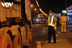 Kiểm tra phương tiện tại các chốt. 