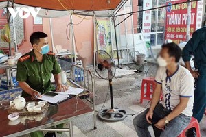 Công an thị xã Hoàng Mai làm việc với tài xế L.Đ.T.