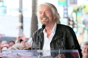 Tỷ phú Richard Branson khi được vinh danh tại Đại lộ Danh vọng ở HollyWood.