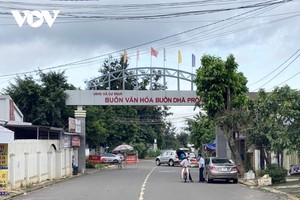 Một khu dân cư ở xã Cư EBuôr, thành phố Buôn Ma Thuột bị phong tỏa do ghi nhận ca nhiễm COVID-19.