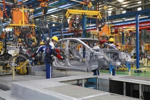 Dây chuyền sản xuất ôtô của Hyundai Thành Công. (Ảnh: Đức Phương/TTXVN).