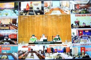 Quang cảnh buổi làm việc trực tuyến tại các điểm cầu. (Ảnh: Hồng Pha/TTXVN phát).