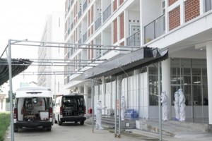 Mỗi chiếc xe chỉ chở 5 đến 7 người.