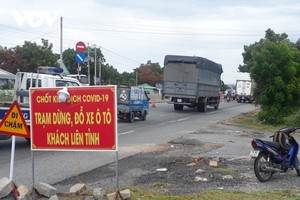 Chốt kiểm dịch COVID-19 trên tuyến Quốc lộ 1 giáp ranh với tỉnh Ninh Thuận.