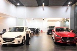 Các đại lý, hãng xe đang ồ ạt giảm giá các mẫu xe của mình trong những tháng cuối năm. (Ảnh: Minh Hiếu/Vietnam+).