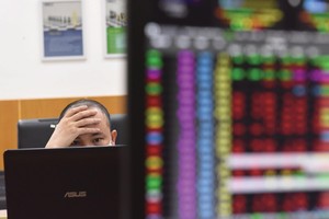 Nhà đầu tư hụt hơi chờ sóng thoái vốn