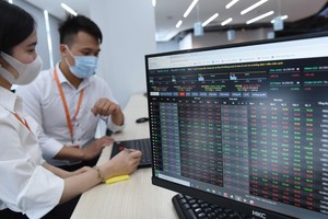 Sóng cổ phiếu địa ốc nhỏ và vừa 