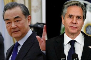Ngoại trưởng Trung Quốc - Vương Nghị và Ngoại trưởng Mỹ - Antony Blinken. (Ảnh: Reuters).