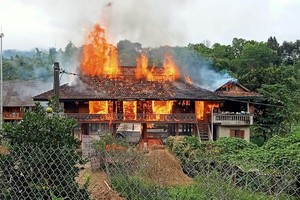 Căn nhà cùng toàn bộ tài sản bị thiêu rụi hoàn toàn.