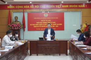 Chủ tịch LĐLĐ Thành phố Hà Nội Nguyễn Phi Thường phát biểu tại hội nghị.