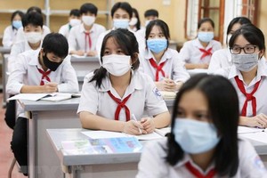 Học sinh lớp 9 trường THCS Thái Hòa, huyện Ba Vì đi học trực tiếp trở lại ngày đầu tiên. (Ảnh: Thanh Tùng/TTXVN).