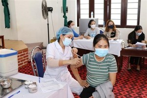 Tỉnh Ninh Bình đang đẩy nhanh chiến dịch tiêm vaccine phòng COVID-19 cho người dân. (Ảnh: Đức Phương/TTXVN).