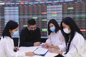 Siết lại kỷ cương chứng khoán: Đã có “cây gậy”