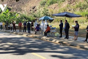 Thành phố Yên Bái lấy mẫu xét nghiệm tầm soát Covid-19 diện rộng.