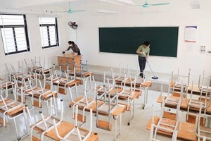 Trường THPT Trương Định, quận Hoàng Mai đã cơ bản hoàn tất công tác chuẩn bị để đón học sinh đi học trực tiếp theo kế hoạch. (Ảnh: Thanh Tùng/TTXVN).