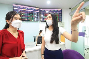 Nhiều người tham gia thị trường chứng khoán vì được bạn bè giới thiệu.