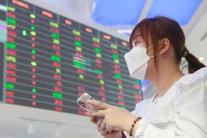 Thị trường chứng khoán Việt Nam liên tục lỗi hẹn nâng hạng một phần do rào cản liên quan tới việc tiếp cận của nhà đầu tư nước ngoài.