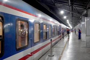 Giá vé tàu về quê đón Tết Nhâm Dần 2022 giảm từ 10 đến 15%.