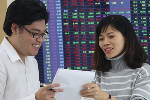 Thị trường chứng khoán tuần đầu năm phản ánh tích cực với thông tin về gói kích thích kinh tế.