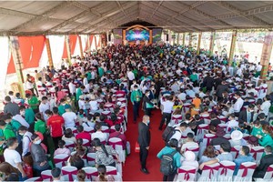 Hơn 2.000 khách hàng tham dự lễ giới thiệu dự án 5F Capella tạo nên sức nóng cho bất động sản Tân Uyên.