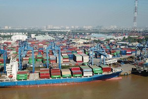 Dịch bệnh Covid-19 và các biện pháp phòng chống dịch đã ảnh hưởng nặng nề đến chuỗi cung ứng hàng hóa.