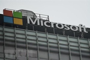 Biểu tượng Microsoft tại một tòa nhà ở Bắc Kinh, Trung Quốc. (Ảnh: AFP/TTXVN).