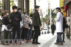 Một điểm xét nghiệm COVID-19 tại Tokyo, Nhật Bản, ngày 8/1. (Ảnh: Kyodo/TTXVN).