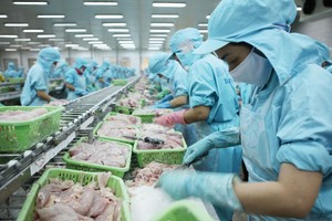 Nhóm ngành xuất khẩu có động lực tăng trưởng trong năm 2022, tập trung vào lĩnh vực đồ gỗ, dệt may, thủy sản.