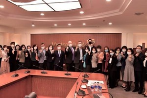 Các thành viên BLĐ Vietcombank cùng đại diện đơn vị tư vấn BCG và các thành viên Ban triển khai dự án RTOM2 cùng thể hiện quyết tâm hoàn thành dự án đúng tiến độ và chất lượng đáp ứng kỳ vọng của Vietcombank.