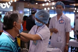 Hà Nội phấn đấu hoàn thành tiêm phủ mũi 3 cho người từ 18 tuổi trở lên trong tháng 3/2022.