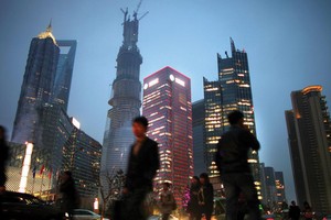 Giá dầu thô trên thị trường thế giới hạ nhiệt do nhu cầu năng lượng của Trung Quốc sụt giảm.