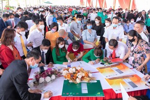 Đông đảo khách hàng mua một dự án đất nền do Hệ thống 5F phát triển tại Bình Dương.