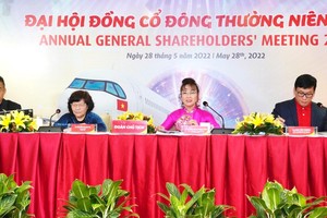 Đoàn chủ tịch tại Đại hội đồng cổ đông Vietjet diễn ra sàng 28-5.