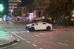 Hiện trường vụ tai nạn xe ô tô nhãn hiệu Audi tông xe máy làm 3 người chết, xảy ra tại Bắc Giang đêm 2/6.