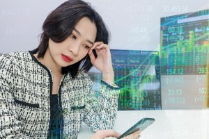 Có hiện tượng dòng tiền của nhà đầu tư nhỏ lẻ đổ vào một cổ phiếu nào đó như một canh bạc dựa vào tin đồn hoặc thông tin được “đánh bóng” trên mạng xã hội.