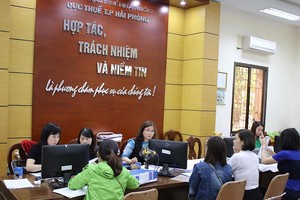 Người nộp thuế làm thủ tục hành chính tại Cục Thuế TP.Hải Phòng.