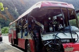 Phú Thọ: Tai nạn giao thông nghiêm trọng, 13 người thương vong