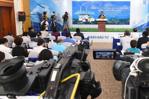 Tọa đàm “Tài chính và quản trị cho chuyển dịch năng lượng công bằng” do UNDP và Báo Đầu tư đồng tổ chức ngày 29/7/2022.