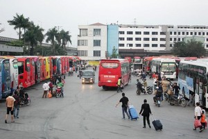 Cước vận tải sắp tới sẽ được điều chỉnh giảm khi dự báo giá xăng dầu tiếp tục giảm sâu. (Ảnh: Việt Hùng/Vietnam+).