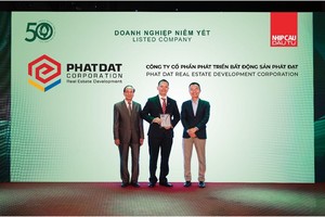 Đại diện Phát Đạt trong Lễ vinh danh TOP50 Doanh nghiệp phát triển bền vững 2022.