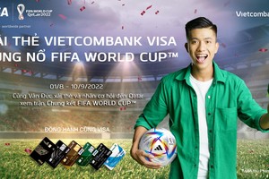 Cùng cầu thủ Văn Đức xài thẻ Vietcombank Visa và nhận cơ hội đến Qatar xem trận Chung kết FIFA WORLD CUP 2022™.