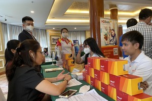 Doanh nghiệp du lịch tìm hiểu gói vay hỗ trợ từ ngân hàng.