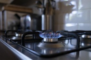 Bếp gas tại một gia đình ở Manchester (Anh), ngày 17/3/2022. (Ảnh: THX/TTXVN).