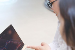 Các yếu tố hỗ trợ VN-Index là hiệu ứng giảm thời gian thanh toán, kỳ vọng nới room tín dụng