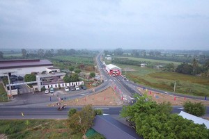 Tỉnh lộ 922 đi qua địa bàn 4 quận, huyện của TP. Cần Thơ là Bình Thủy, Ô Môn, Thới Lai, Cờ Đỏ. Ảnh: Anh Khoa.