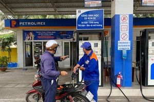 Thị trường xăng dầu thời gian qua có hiện tượng doanh nghiệp thu hẹp hoạt động kinh doanh, bán hàng cầm chừng.