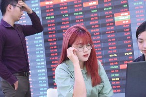 Hoạt động kinh doanh của doanh nghiệp và thị trường chứng khoán đang bị tác động bởi nhiều yếu tố cả trong và ngoài nước.